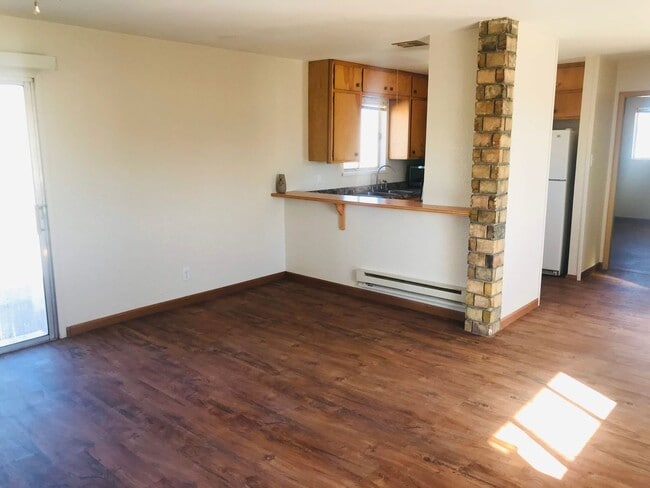 Building Photo - 1070 US-50