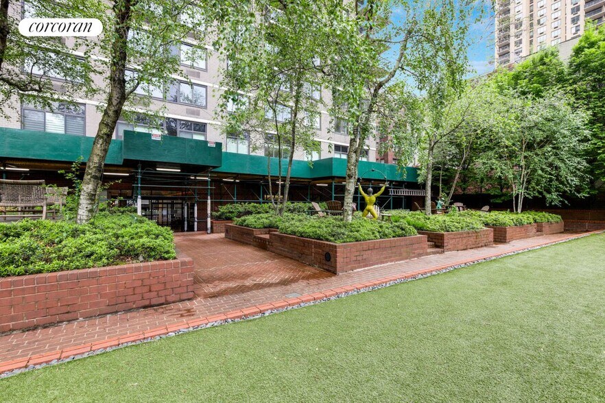 Building Photo - 515 E 72nd St