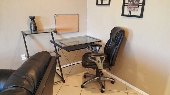 Building Photo - Pinon Bluffs Executive Suite Fully Furnished