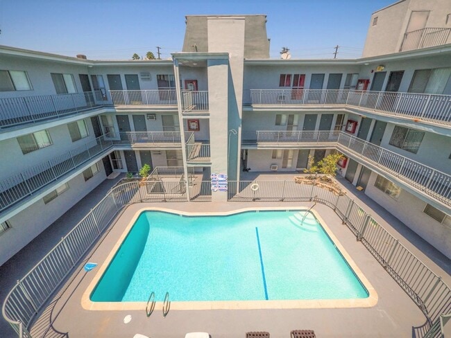 Building Photo - Modern 1-Bedroom Apartment in Prime Sherman Oaks