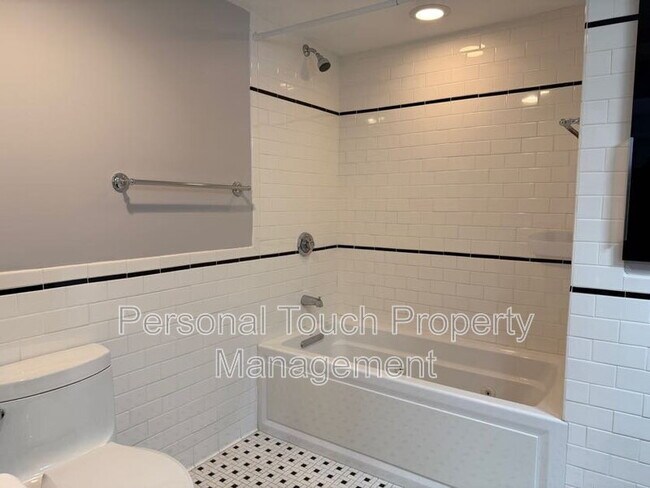 Building Photo - 501 7th St S