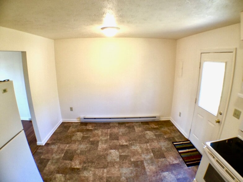 Building Photo - 770 Newtown Ct