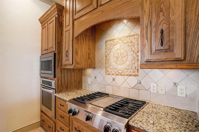 Building Photo - 7713 Lakeview Cir