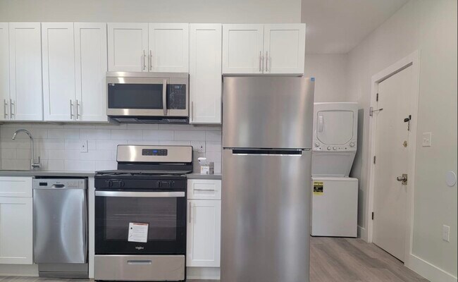Building Photo - 20 Woodlawn Ave