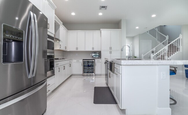 Building Photo - 15145 Cameo Ct