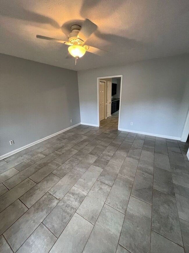 Building Photo - READY NOW!!! 2 Bedroom 2 Bath Ranch Duplex!!!