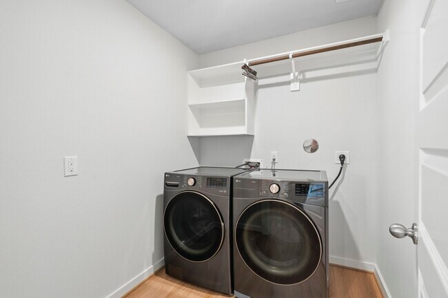 Building Photo - 4696 Peony Grn Dr