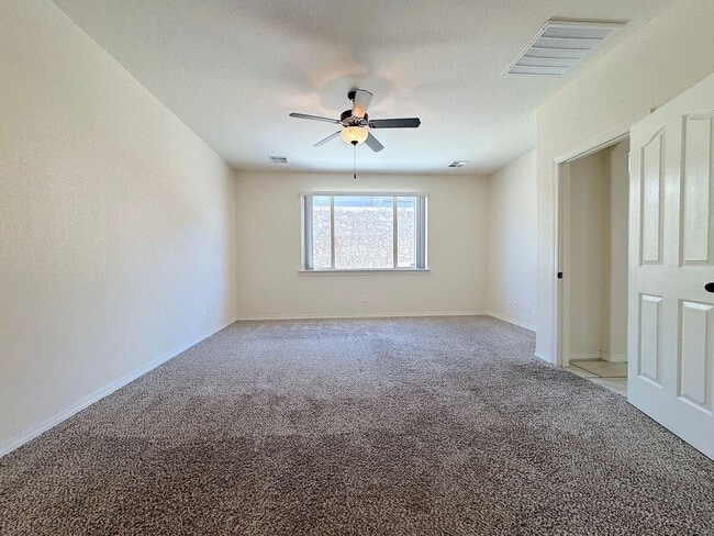 Building Photo - East El Paso 3 bed Refrig A/C