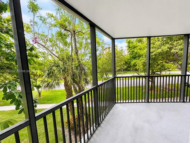 Building Photo - 3301 N Country Club Dr