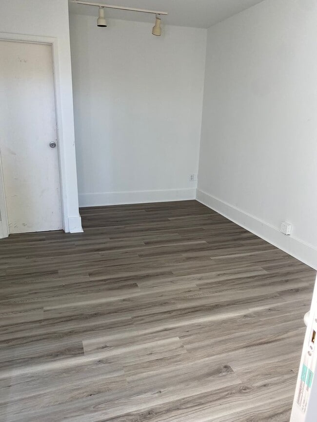 Building Photo - Single Story Duplex in Cardiff