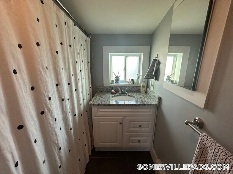 Building Photo - 287 Beacon St