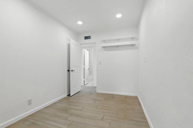 Building Photo - 1225 15th Ave N