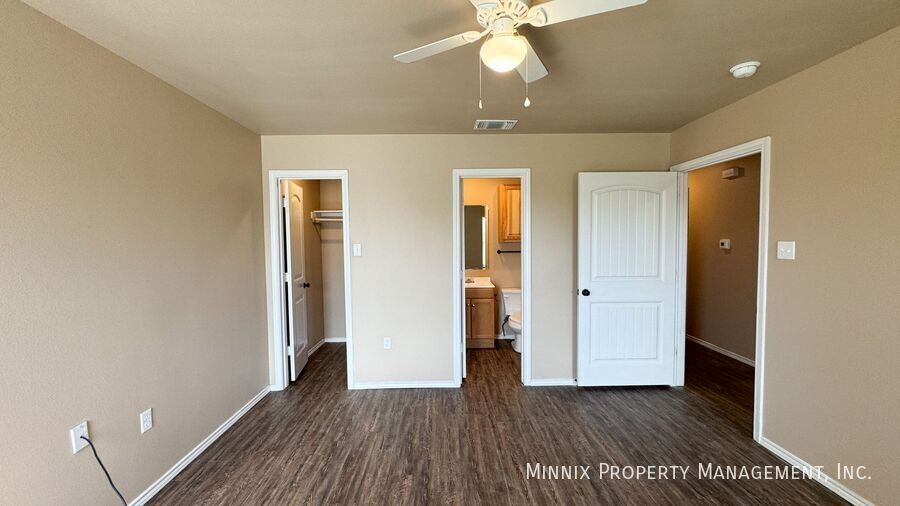 Building Photo - 2413 N Ave O