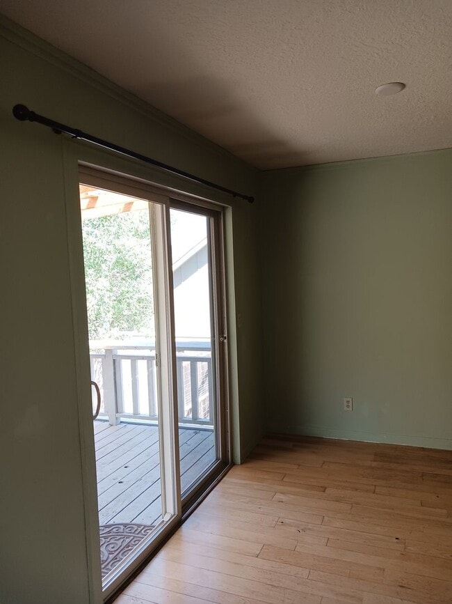 Building Photo - 708 Highland Dr