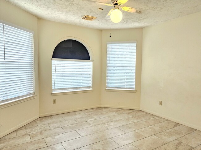 Building Photo - 13814 Dentwood Dr