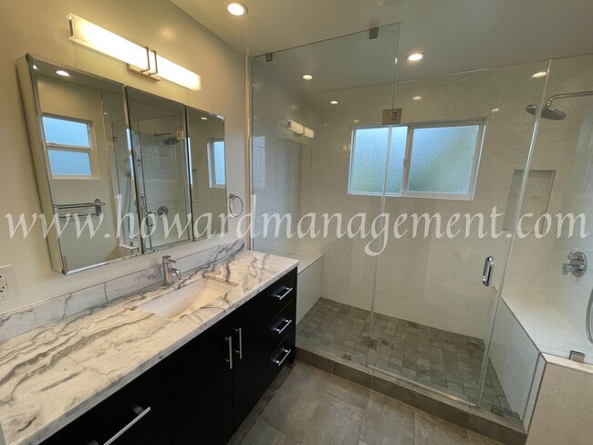 Building Photo - Beautiful Home On Corner Lot With Large Ba...
