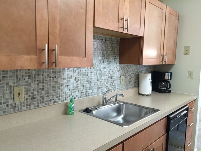 Building Photo - 2 Bedroom Contemporary Style Apartment on the Second Floor