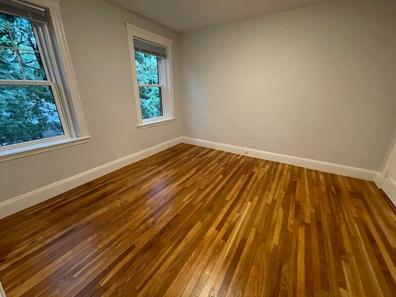 Building Photo - 22 Forest St