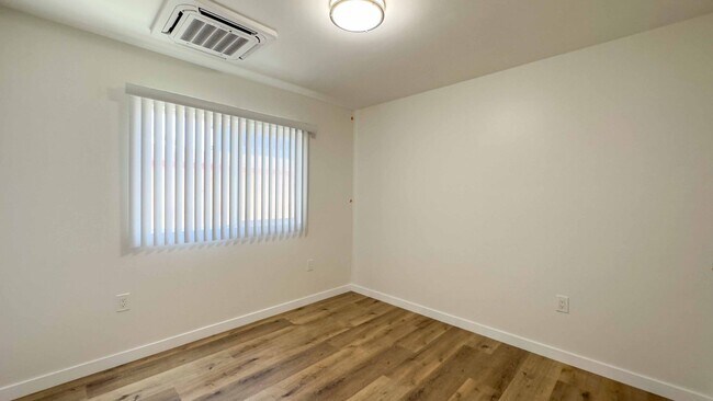 Building Photo - 126 E 3rd St