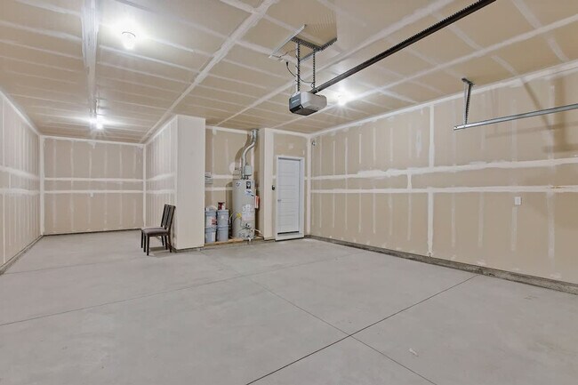 Building Photo - 5133 N Willowside Ave