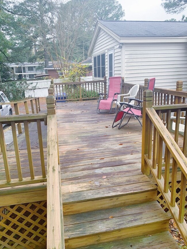Building Photo - Beautiful 3-4 Bedroom 2 Bathroom home in t...