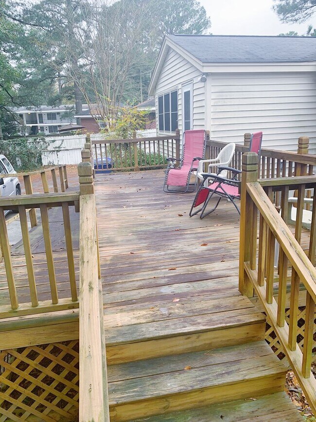 Building Photo - Beautiful 4 Bedroom 2 Bathroom home in the...