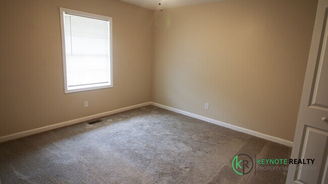 Building Photo - 125 Teakwood Ln