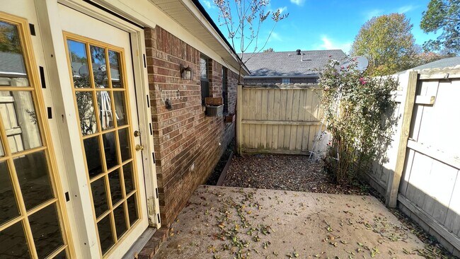 Building Photo - 803 E N St