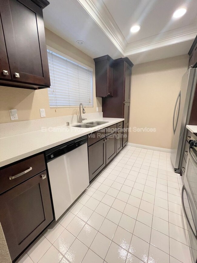 Building Photo - 12121 Centralia St