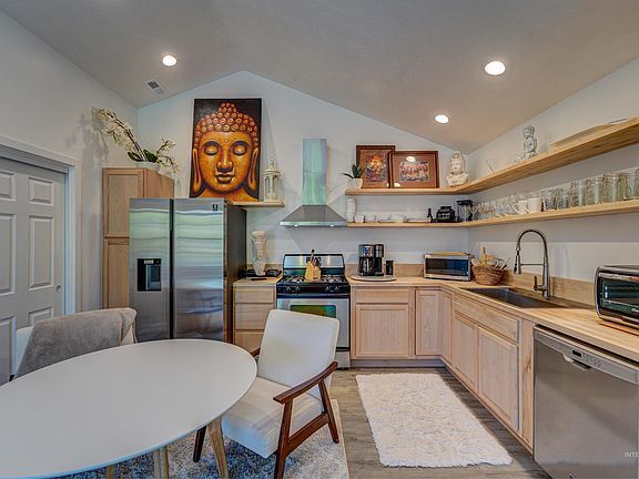 Building Photo - This modern Copper Ranch condo was fabulou...