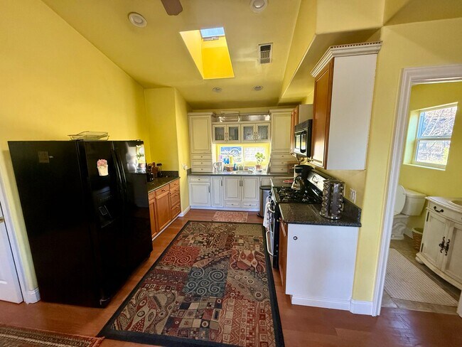 Building Photo - 14009 Bitney Springs Rd