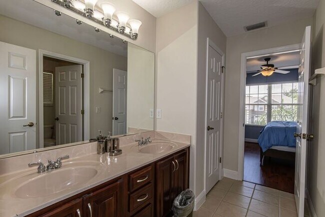 Building Photo - BEAUTIFUL 5 Bedroom/4 Bath Home Located in...