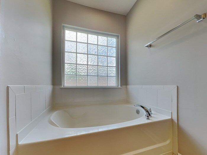 Building Photo - 244 Bridgeport Ln