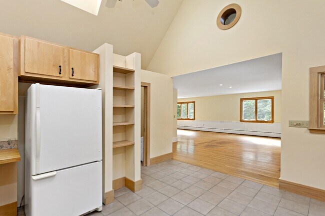 Building Photo - 1 Fern Ln
