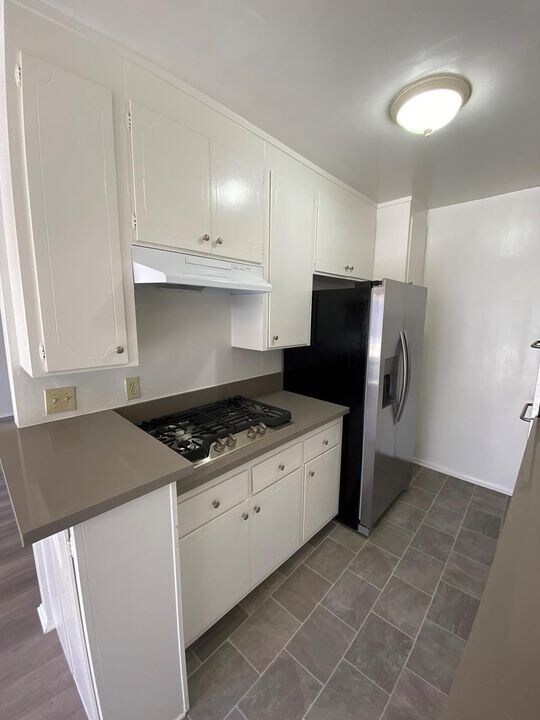 Interior Photo - 10856 Rose Avenue,