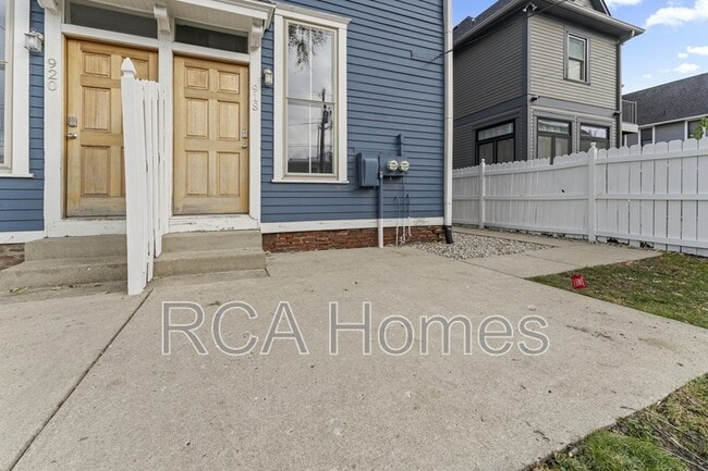 Building Photo - 918 N College Ave