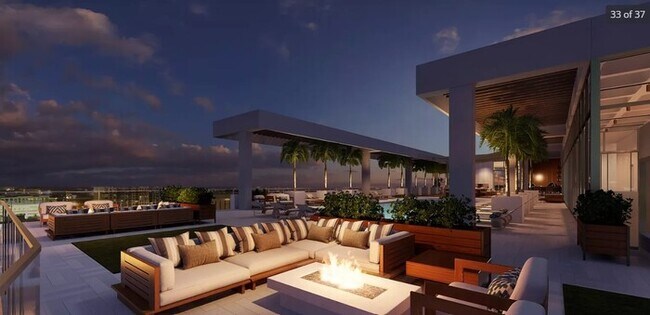 Building Photo - BEAUTIFUL Luxury Condo in Downtown St Pete...