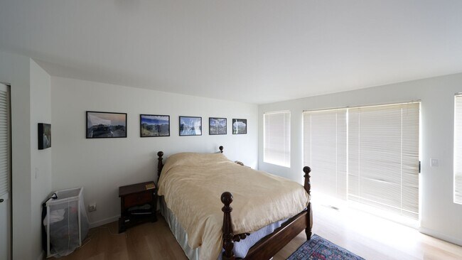 Building Photo - 3 Bed 2.5 Bath - View Home - Private Large Lot - Pet Friendly - NAS Whidbey