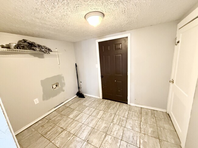 Building Photo - 533 Kirkpatrick Ave