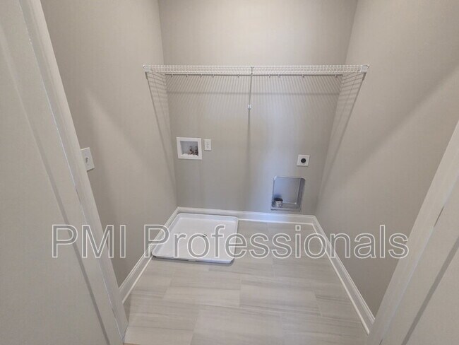 Building Photo - 1337 Rebecca Johns Dr