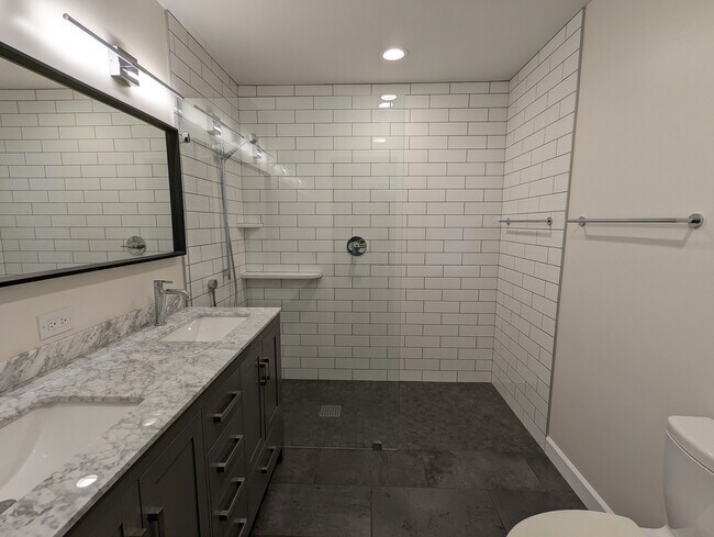 Building Photo - 113 W Murray Ave