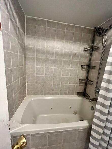 Building Photo - 50 Gates Ave