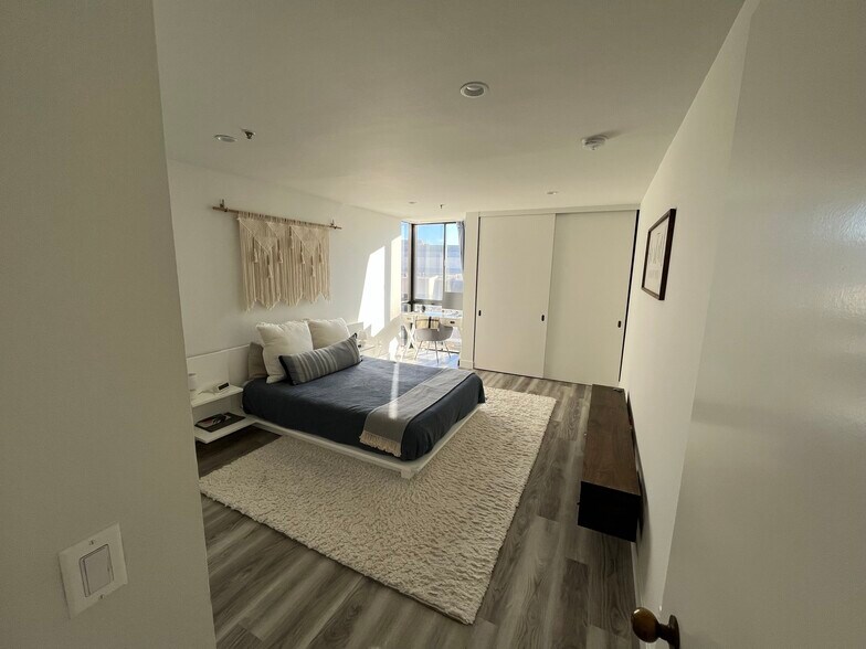 Bedroom - 222 S Central Ave