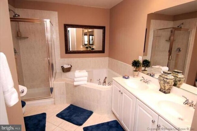 Master Bath #1 - 650 9th St SW