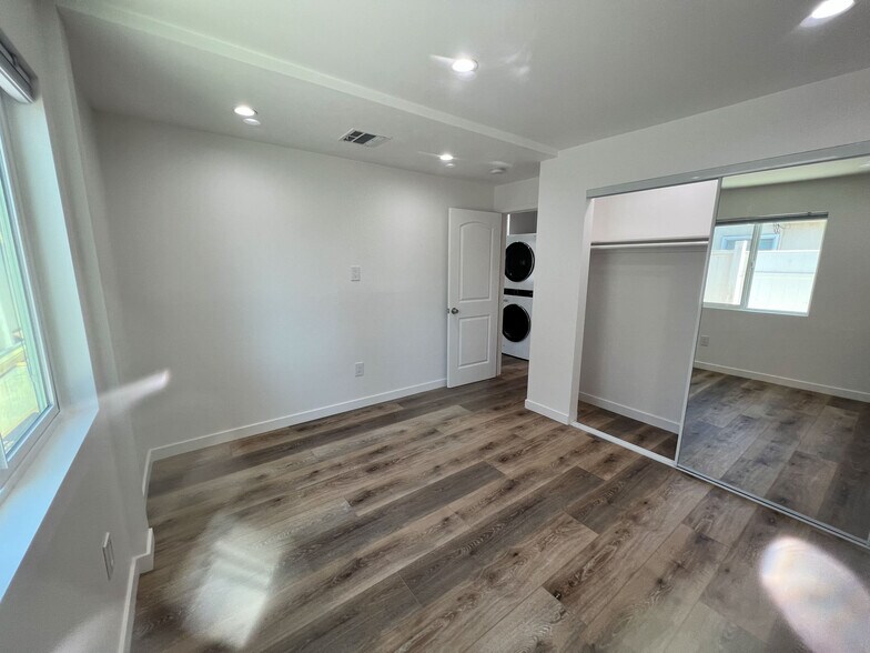 Building Photo - 7718 N Glenoaks Blvd