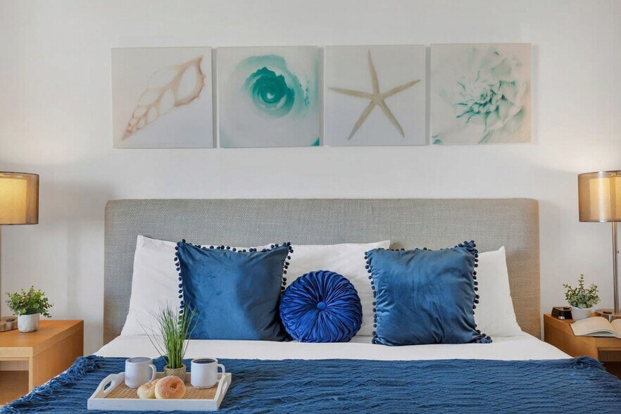 Building Photo - 2602 E Hallandale Beach Blvd