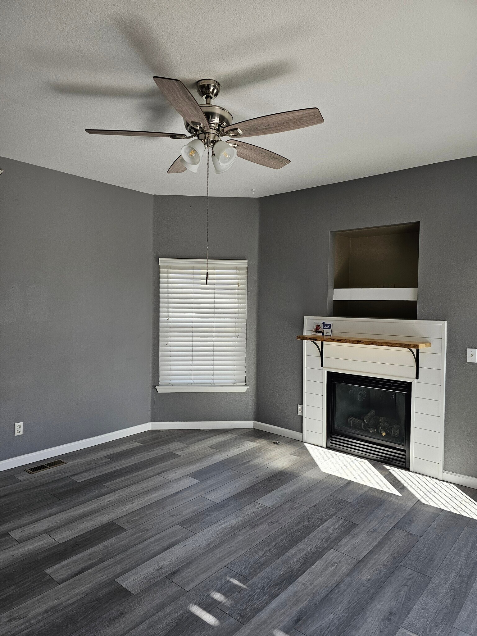 Building Photo - 2428 W 82nd Pl