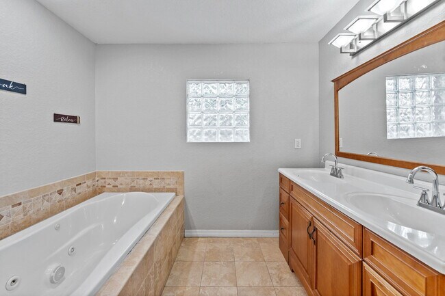 Building Photo - 6515 34th Ave N