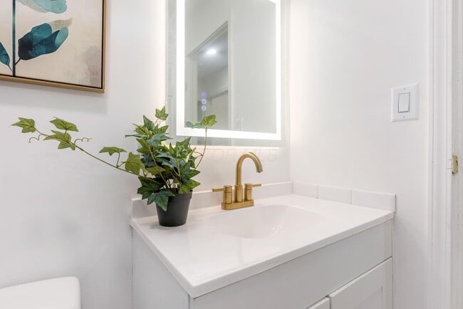 Building Photo - 3747 Christie Rd W