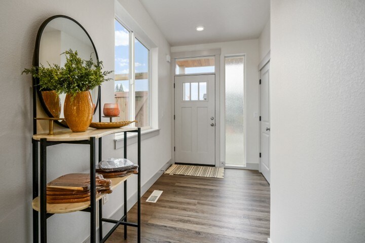 Building Photo - 1321 Oppek St NE